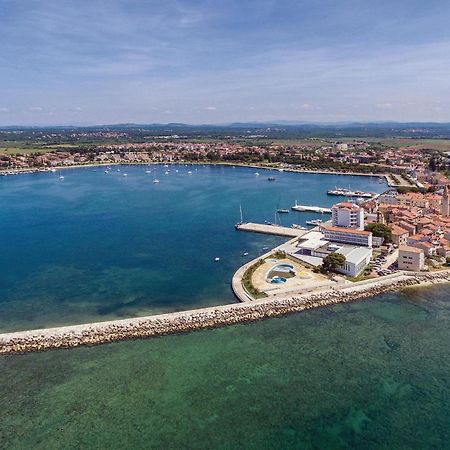 Lovely Apartment In Umag With Kitchen Екстер'єр фото