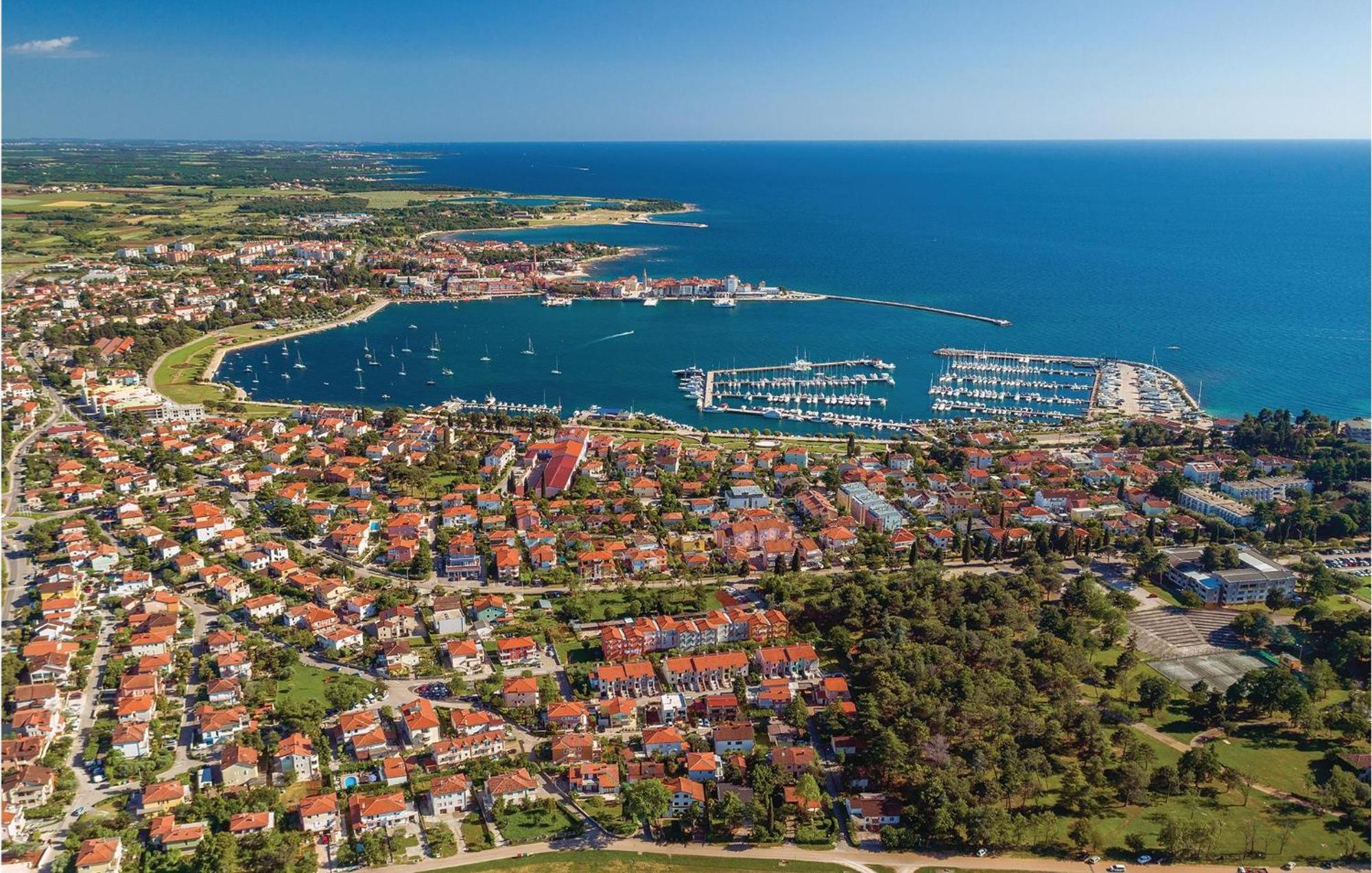 Lovely Apartment In Umag With Kitchen Екстер'єр фото