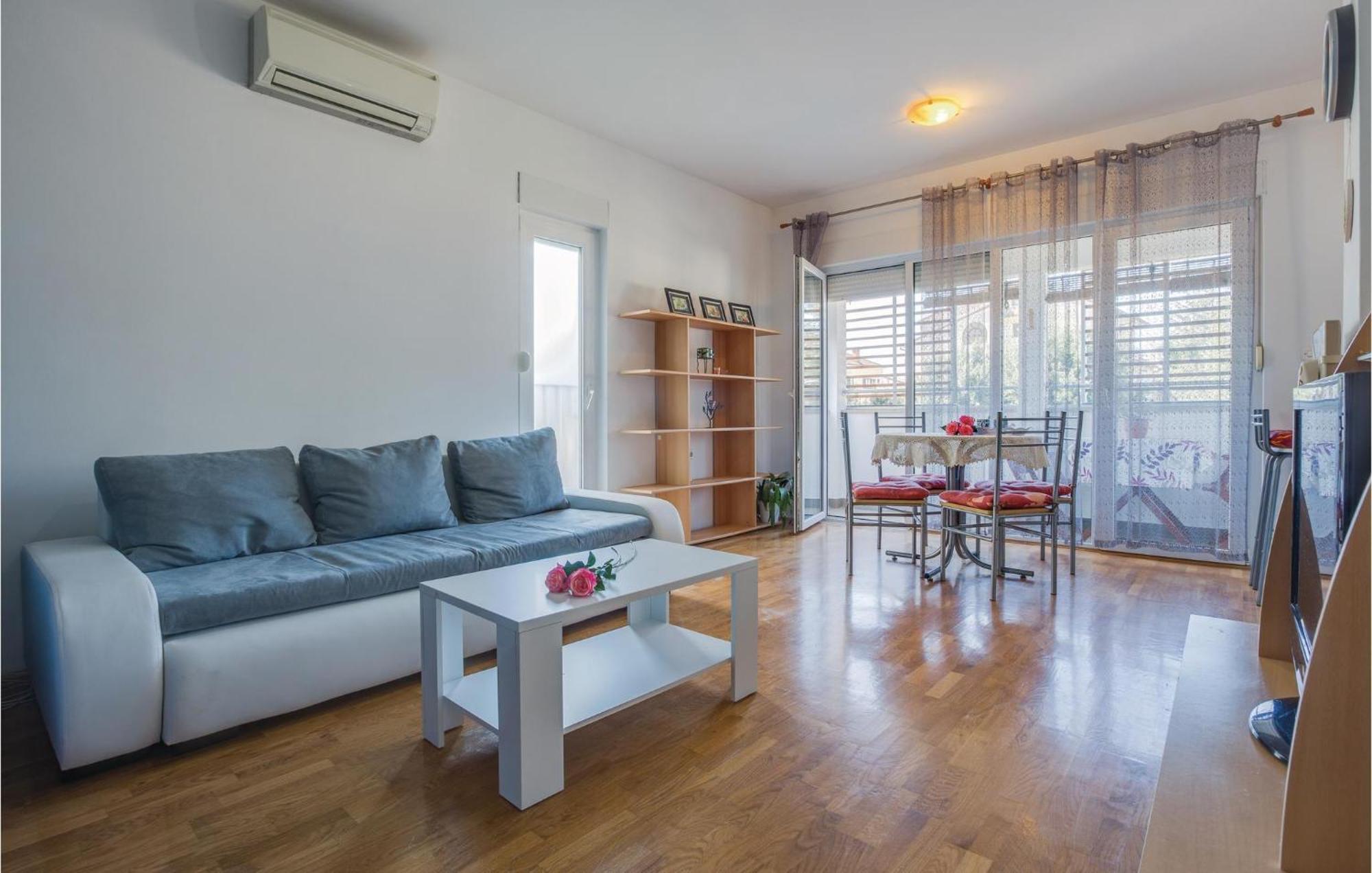 Lovely Apartment In Umag With Kitchen Екстер'єр фото