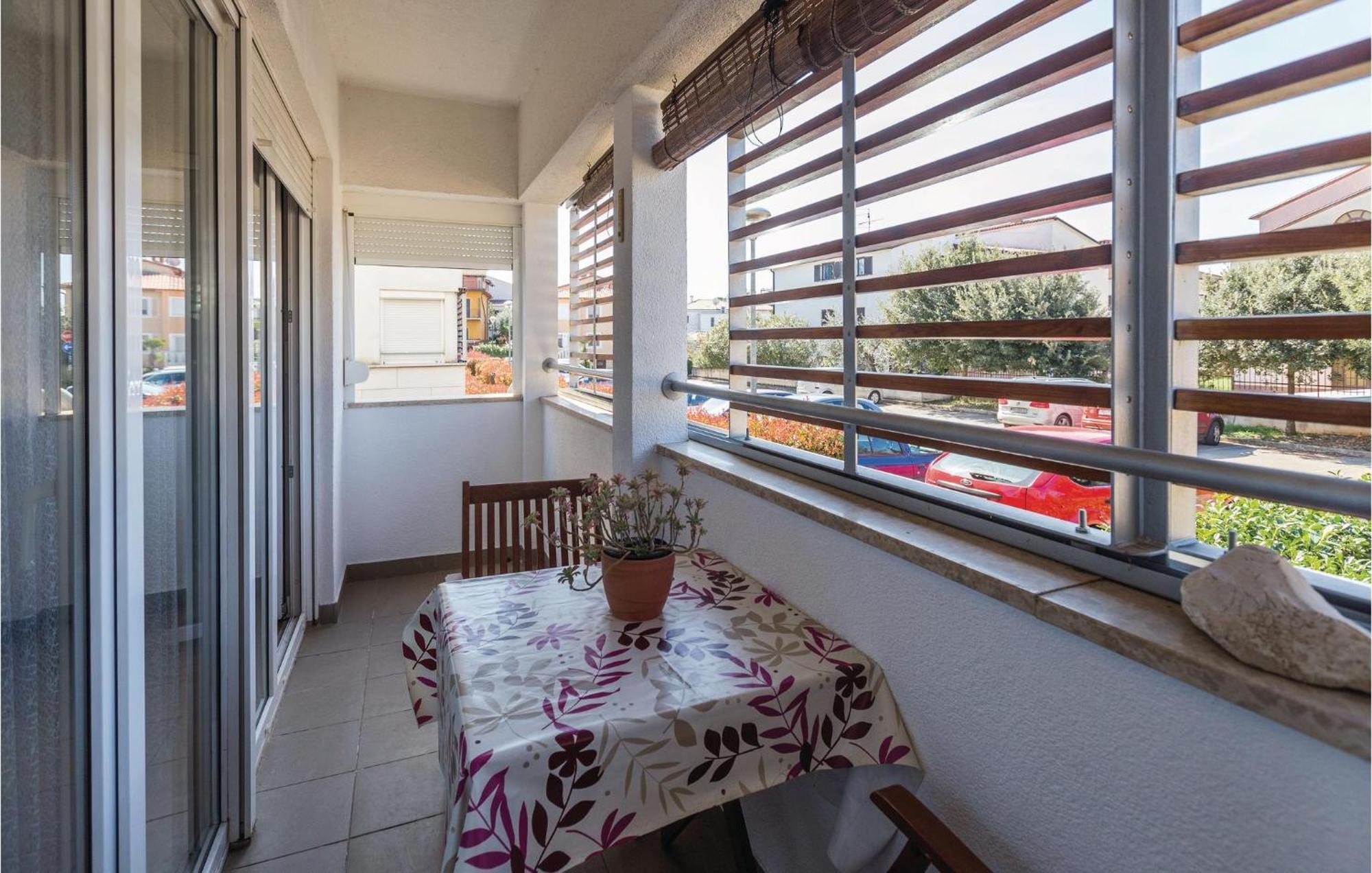 Lovely Apartment In Umag With Kitchen Екстер'єр фото